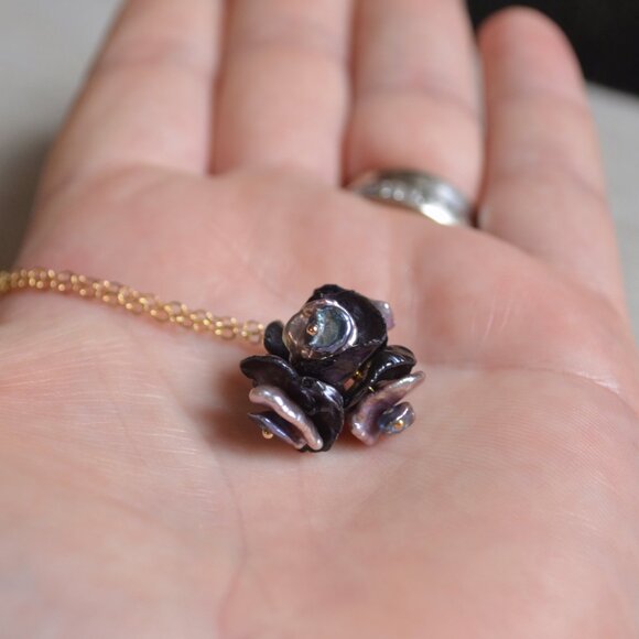 Peacock Keshi Pearl Flower Blossom Necklace in Gold - Picture 9 of 11